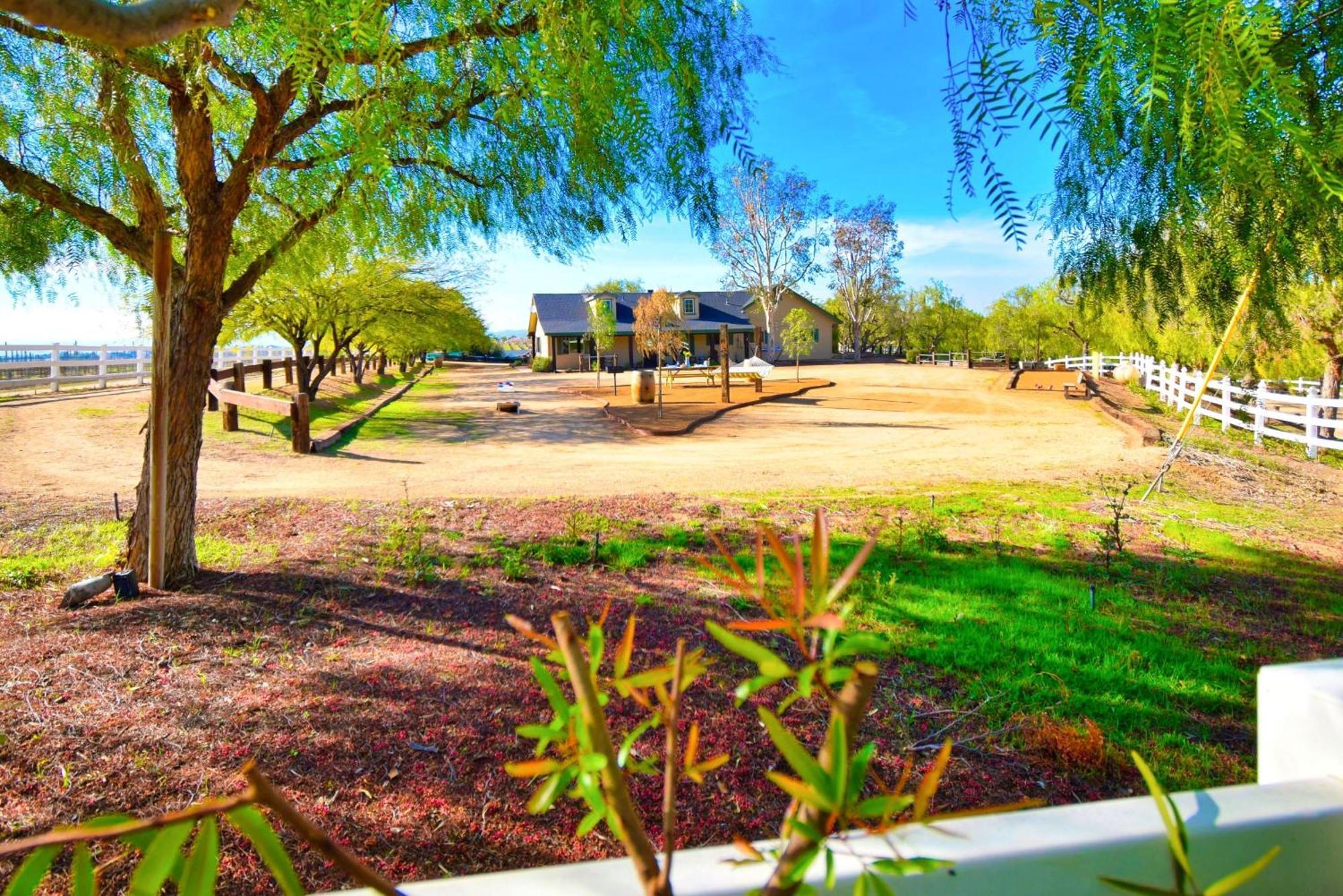 Hotel Peppertree Lane Ranch -- Seven-Acre Ranch In The Heart Of Wine Country à Temecula Extérieur photo